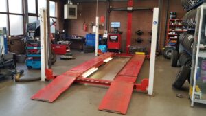 4 koloms hefbrug autobrug Zippo 2405 VW 4000Kg 1997 APK brug Rijbaanlengte 475cm.