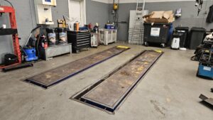 Schaarhefbrug hefbrug Coipe BZX35 4000Kg 1997 inbouwmodel. Rijbaanlengte 475cm.