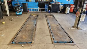 Schaarhefbrug hefbrug Autec ASR-4009 4000Kg 1997 inbouwmodel Rijbaanlengte 420cm.