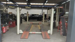 4 koloms hefbrug autobrug Koni KO 4040 4000Kg APK brug RAI Rijbaanlengte 465cm.