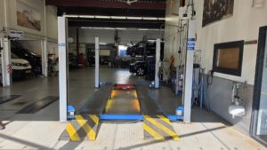 4 koloms hefbrug autobrug Autec AL4044/VANS 4000Kg APK brug Rijbaanlengte 455cm.